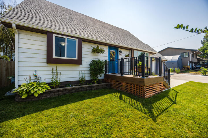 Property Photo:  722 Dunnuck Street  WY 82801 