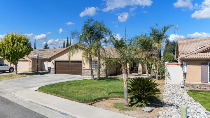Property Photo: 283 S Parkwest Street CA 93257