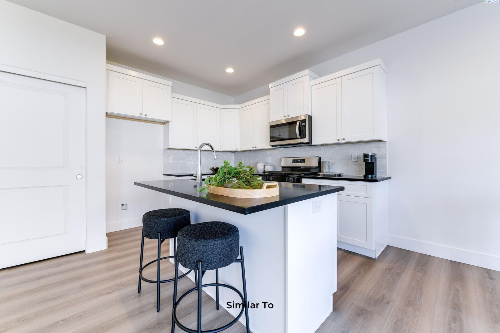 Property Photo: 7539 Grapevine Ct WA 99353