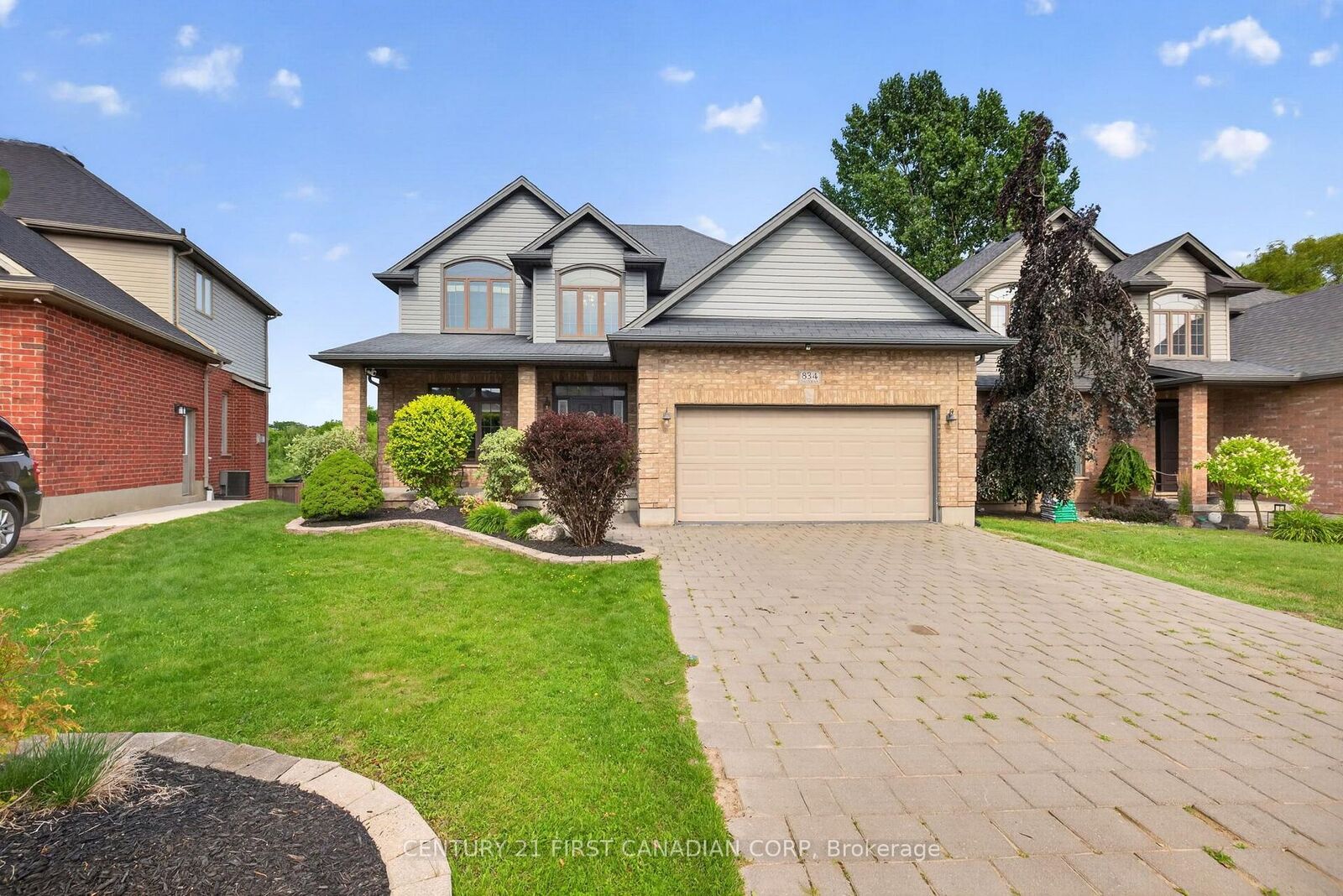 Property Photo: 834 Talisman Crescent ON N6K 0B6