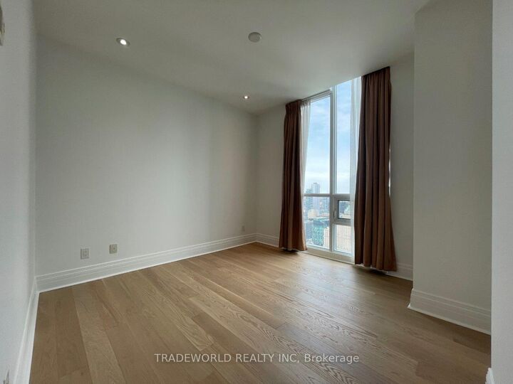 Property Photo: 33 Bay Street 5003 ON M5J 2Z3