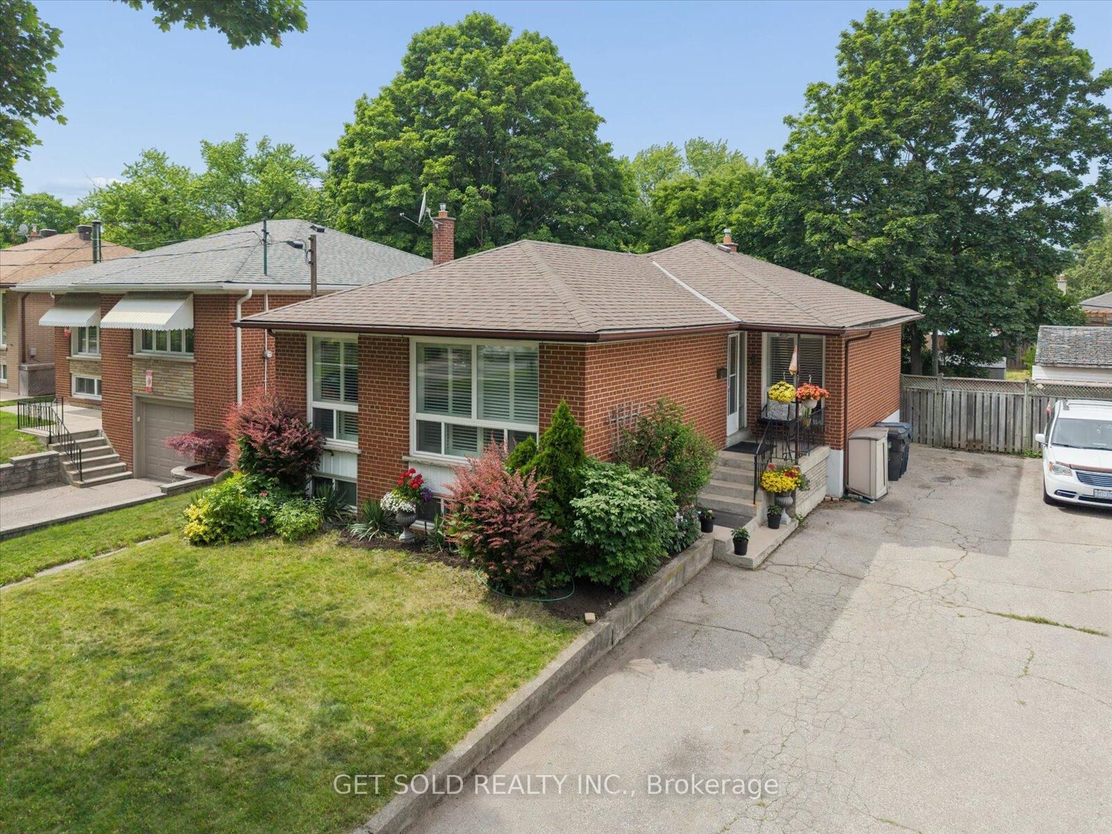Property Photo: 32 Checkendon Drive ON M9W 2Y9