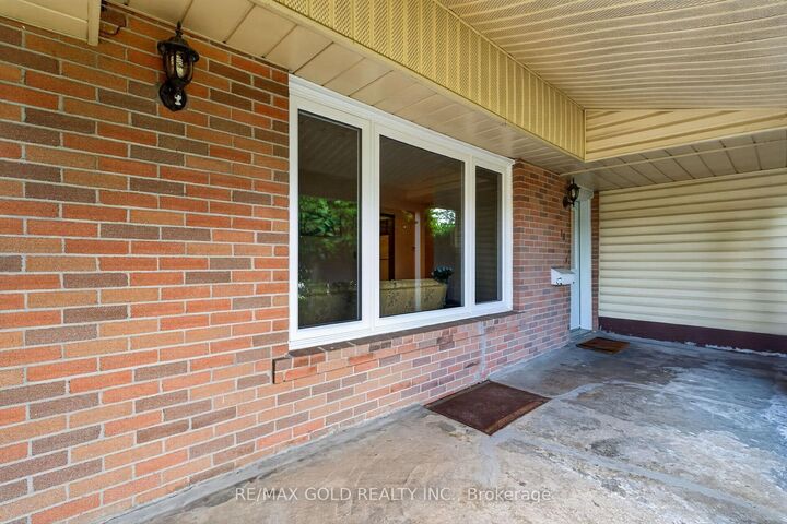 Property Photo: 18 Esplanade Road ON L6T 2C7