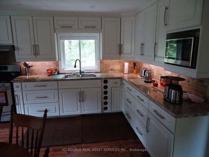 Property Photo:  4 Pinewood Drive  ON L0L 2T0 