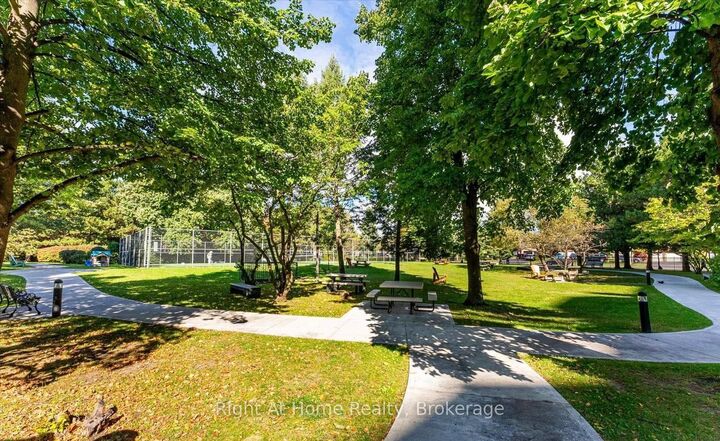 Property Photo:  11753 Sheppard Avenue E 1215  ON M1B 5M3 