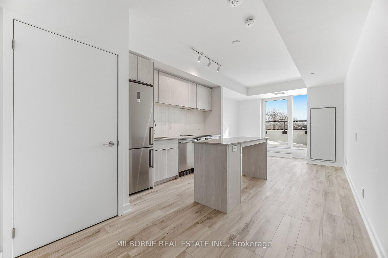 Property Photo: 1660 Bloor Street W 510 ON M6P 1A8