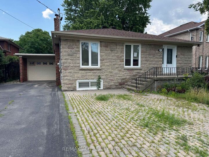 Property Photo: 39 Oak Avenue ON L4C 6R5