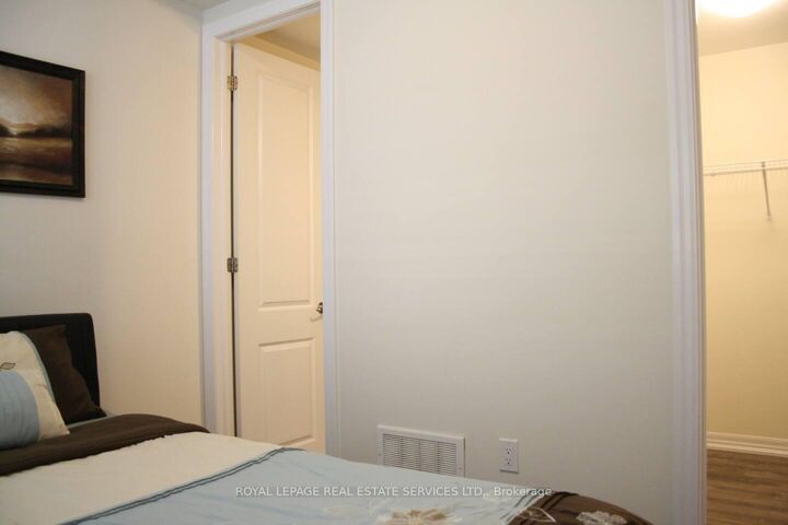Property Photo:  3326 Carding Mill (M Flr) Trail Main Floor  ON L6M 1R7 