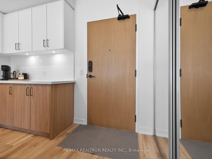 Property Photo: 333 Sunseeker Avenue 240 ON L9R 0R6