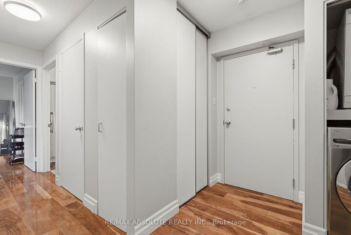 Property Photo:  250 Brittany Drive 318  ON K1K 4M1 