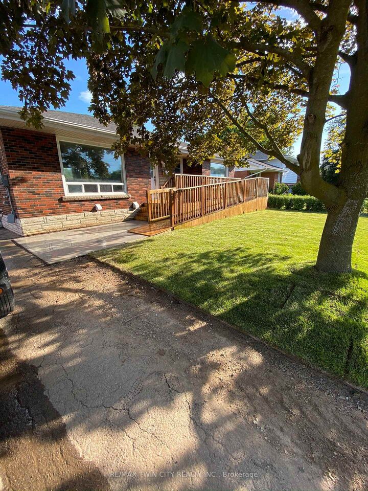 Property Photo:  25 Hickery Place Main Floor  ON N3S 3C7 