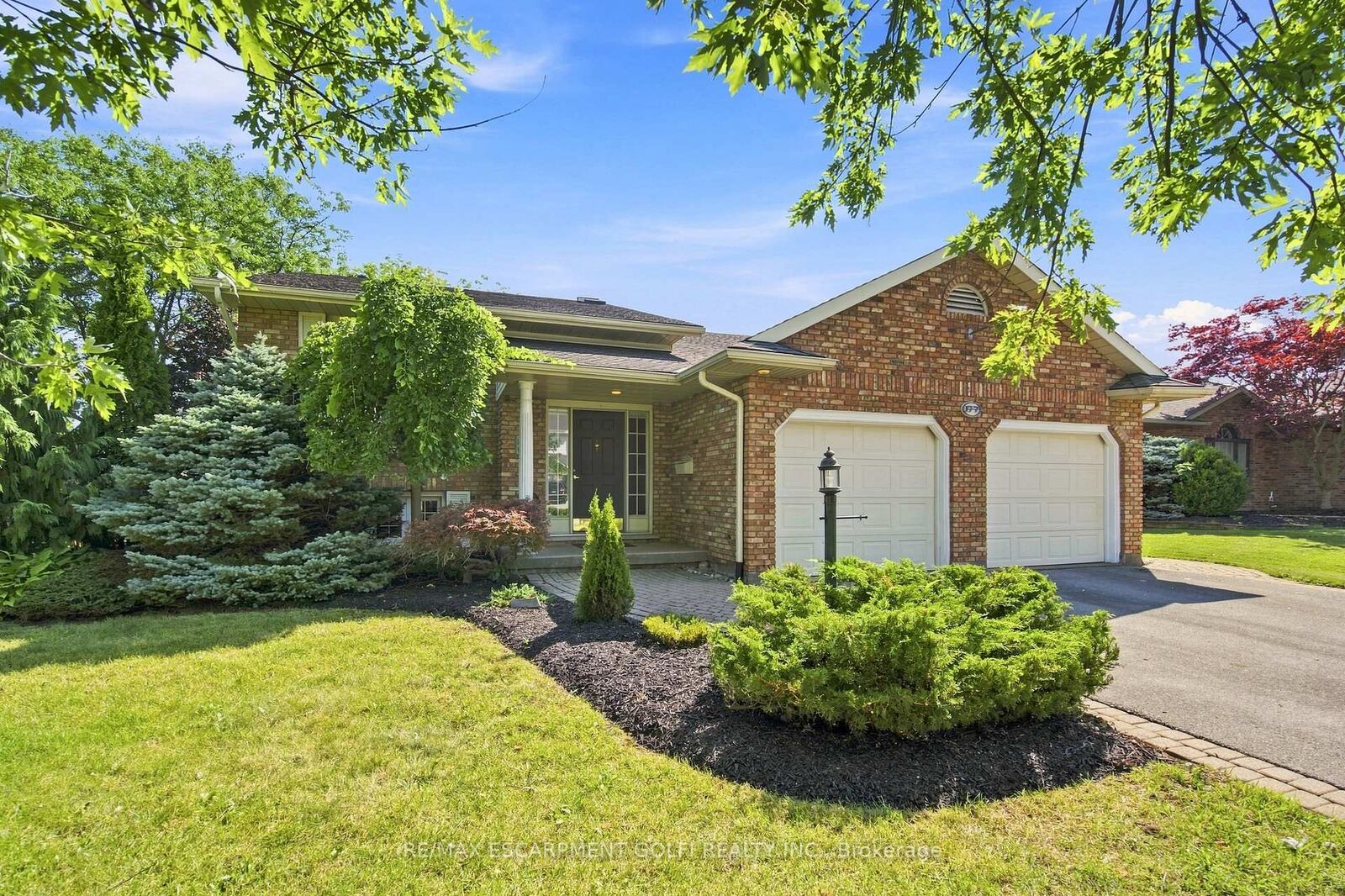 Property Photo: 177 Northwood Drive ON L3C 6V8