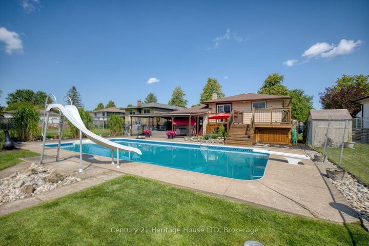 Property Photo:  8086 Paddock Trail Drive  ON L2H 1X3 