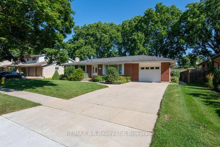 Property Photo:  174 Neal Avenue  ON N5A 5A8 