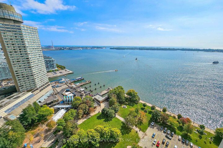 33 Harbour Square 1207 — photo 1