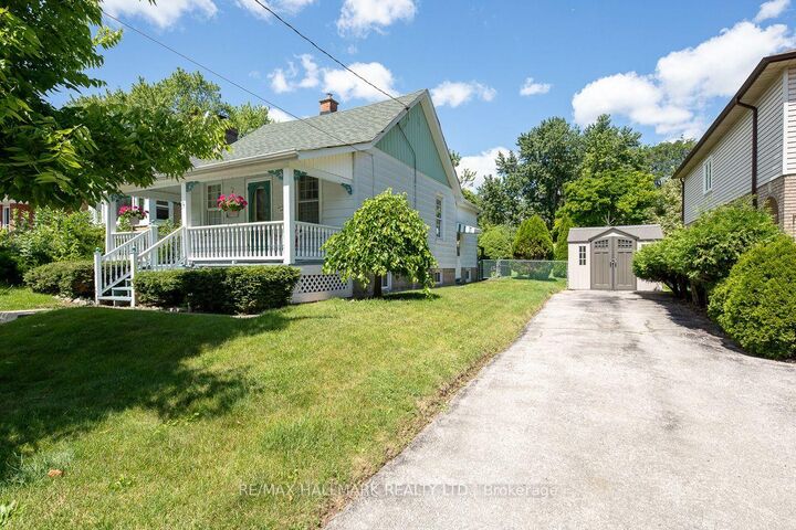 Property Photo: 40 Pinegrove Avenue ON M1N 2G5