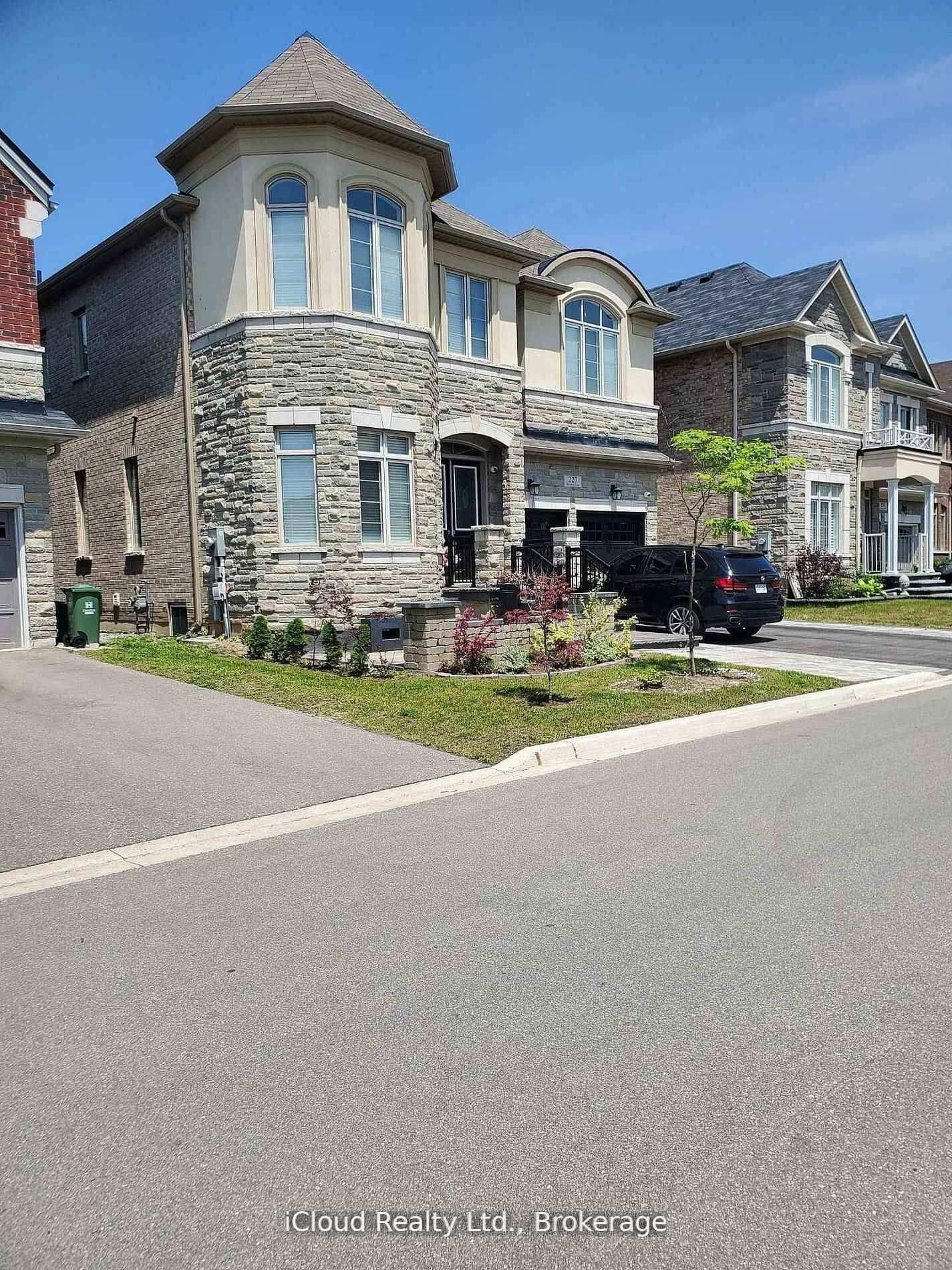 Property Photo:  227 Humphrey Street  ON L8B 1X4 