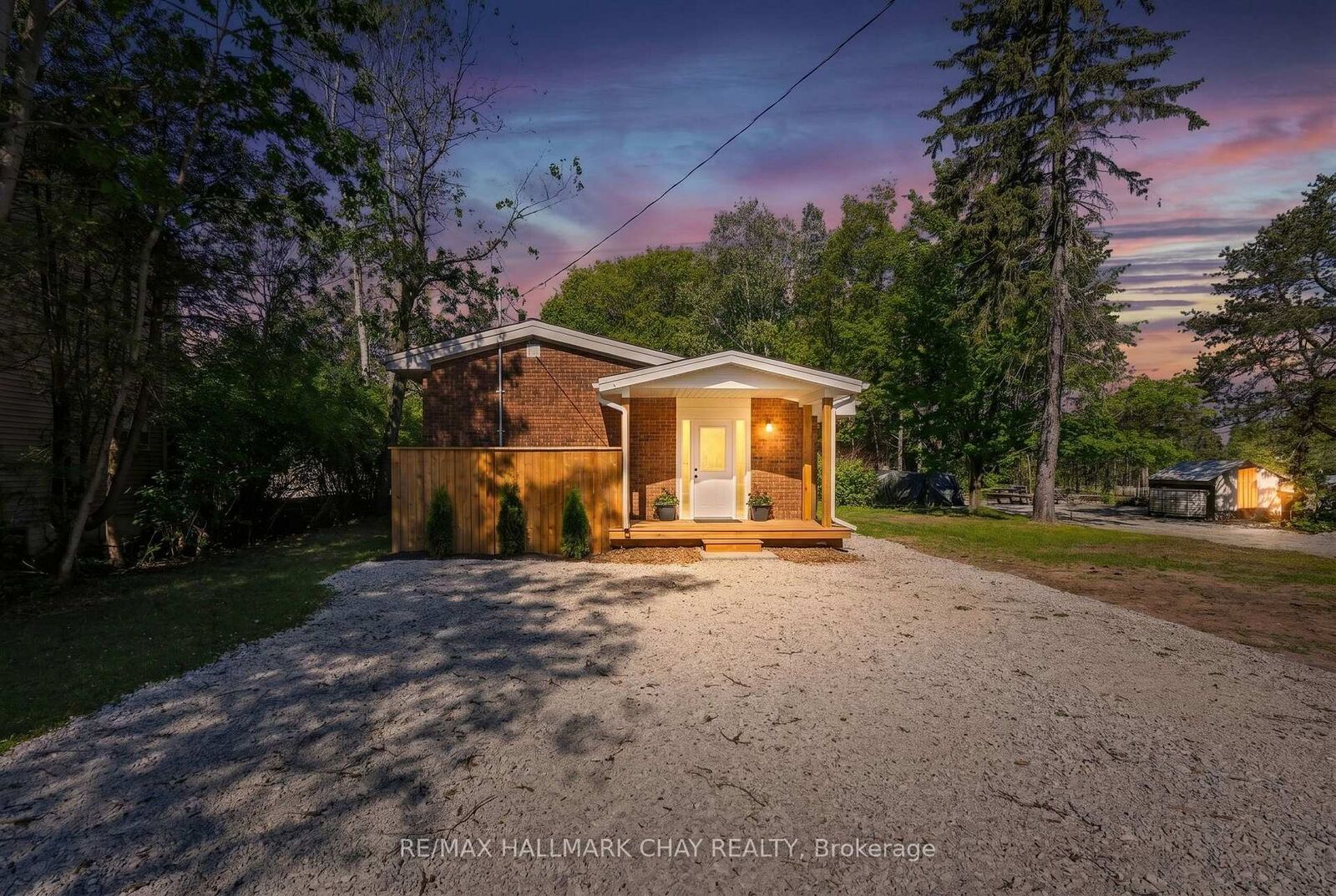 Photo de la propriété: 8717 Beachwood Road ON L9Z 2G5