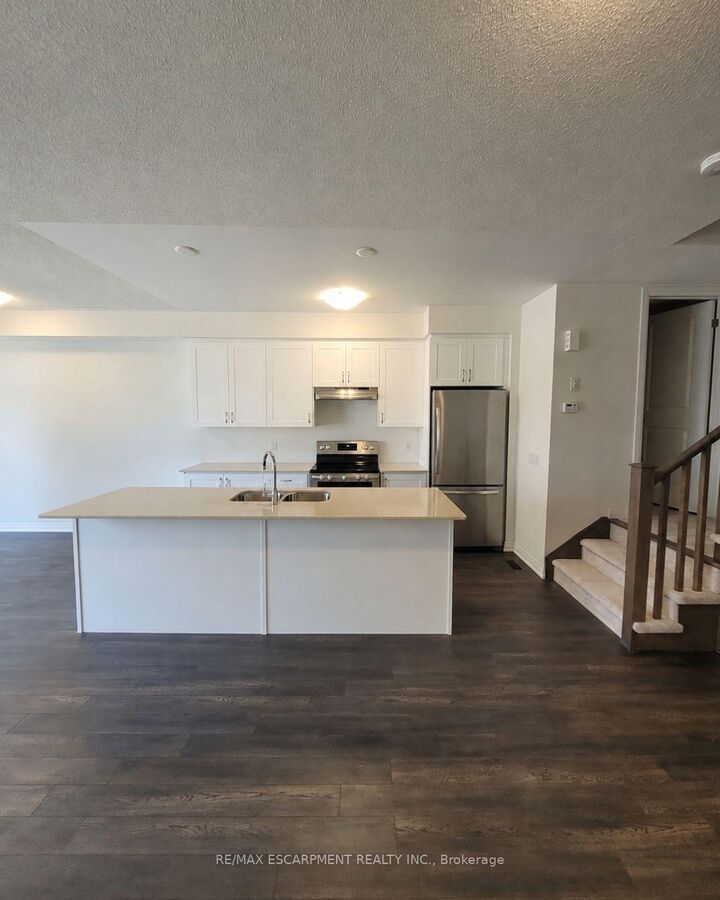 Property Photo:  585 Colborne Street E 913  ON N3S 0K4 