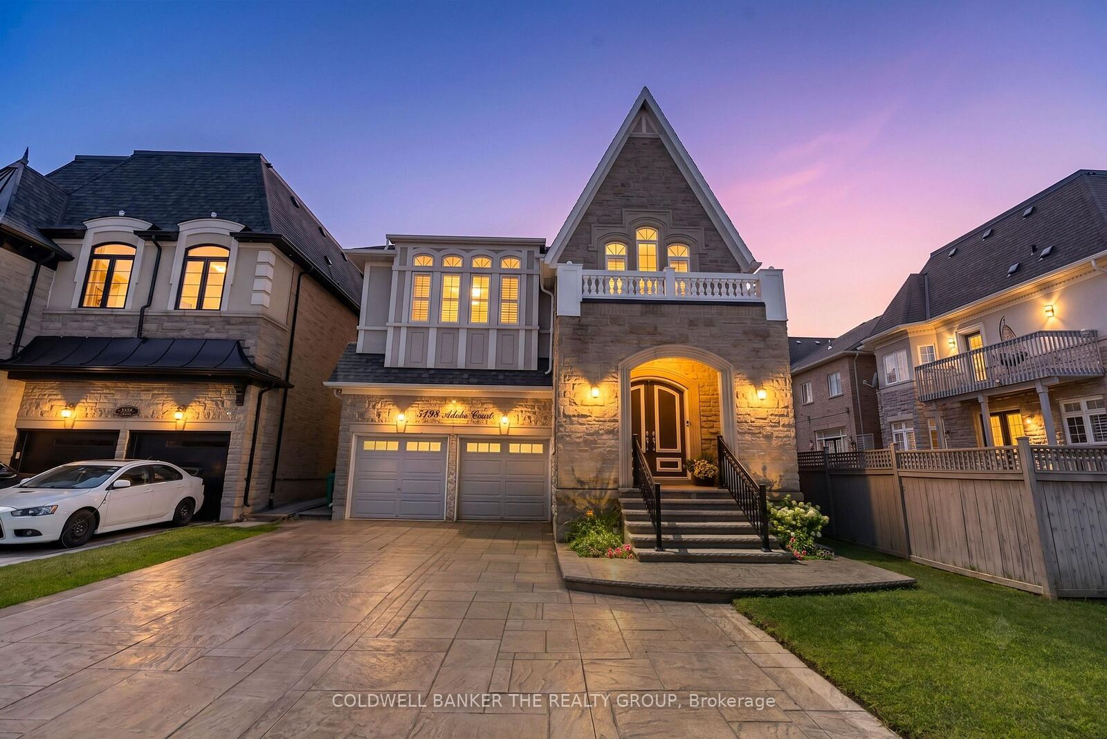 Property Photo: 5198 Adobe Court ON L5M 0K8