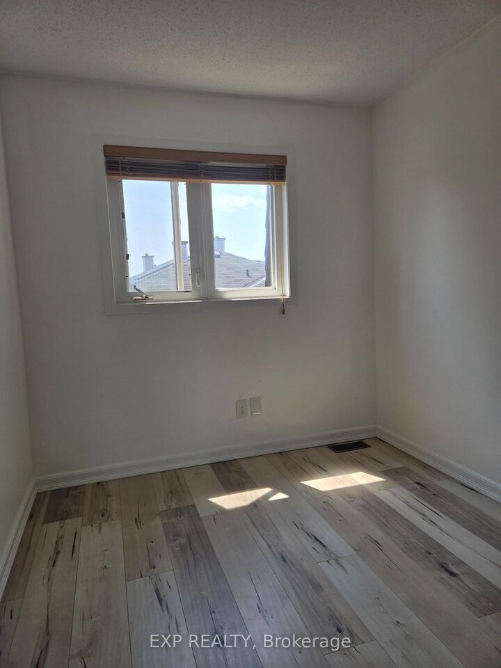 Property Photo:  90 Lightfoot Place 75  ON K2L 3L8 