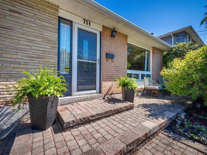 Property Photo: 751 Greenfield Crescent ON L3Y 3B2