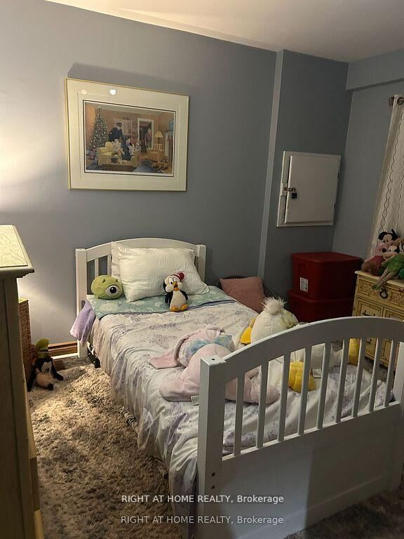 Property Photo: 195 Lakeland Crescent ON L4E 3A4