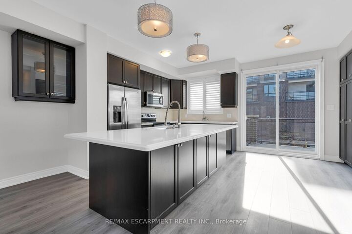 Property Photo:  2 Waterview Lane  ON L3M 0H2 