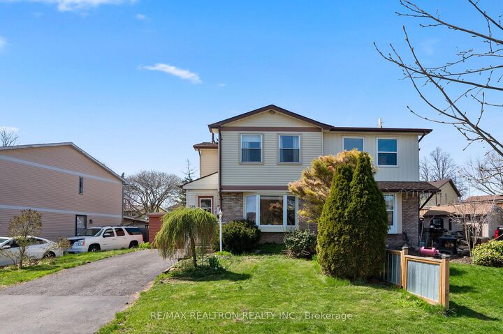 Photo de la propriété: 528 Gaylord Drive ON L1K 1L5