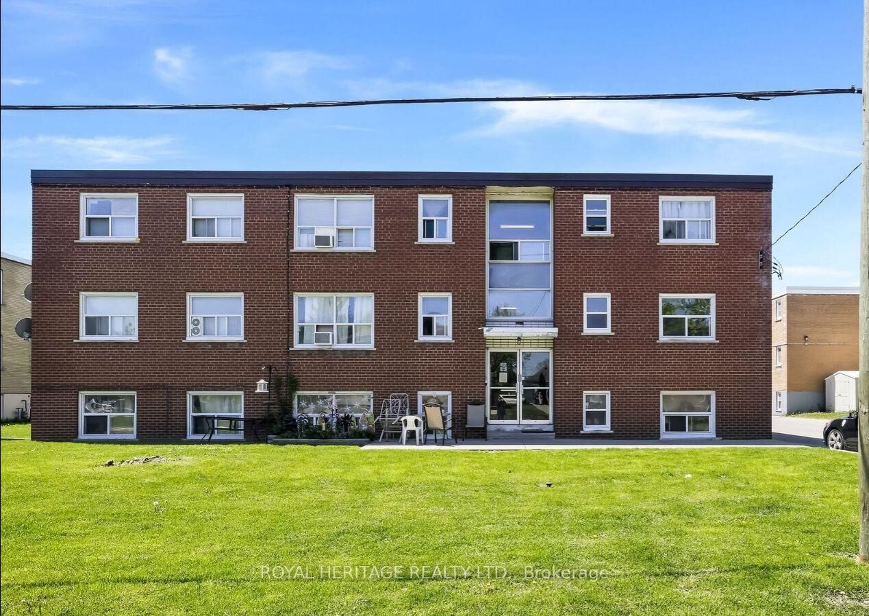 Property Photo:  300 Montrave Avenue 4  ON L1J 4S2 