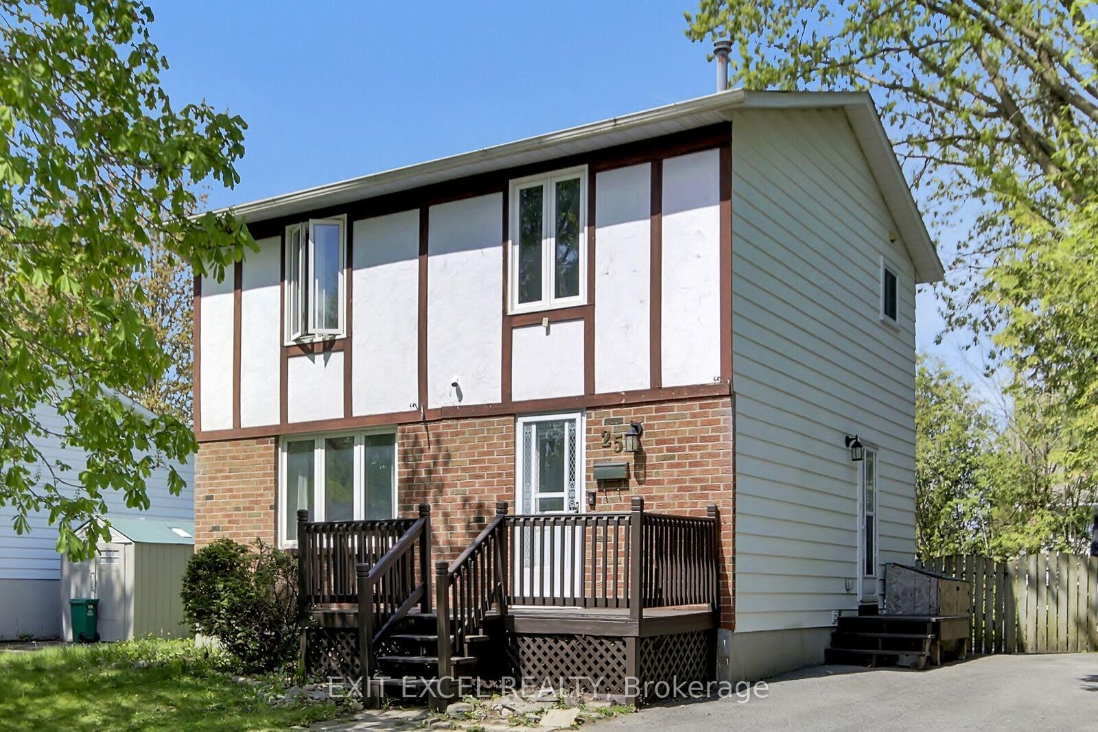 Property Photo:  25 Uxbridge Crescent  ON K2L 1P6 