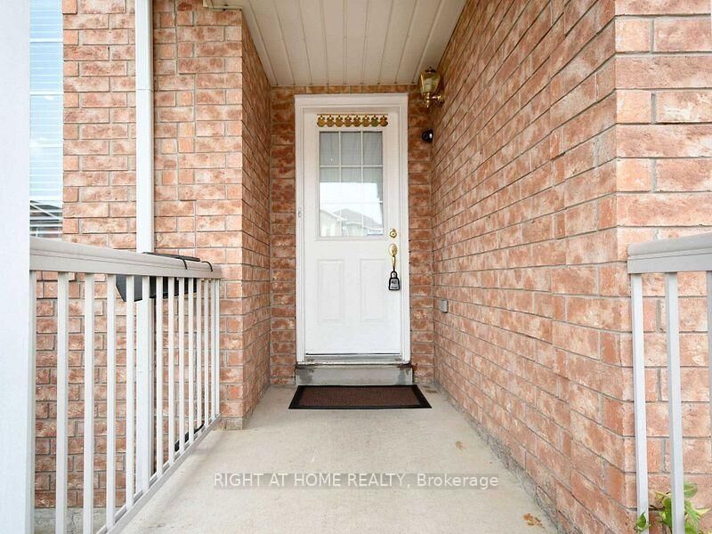Property Photo: 33 Schooner Drive Upper ON L7A 3H3