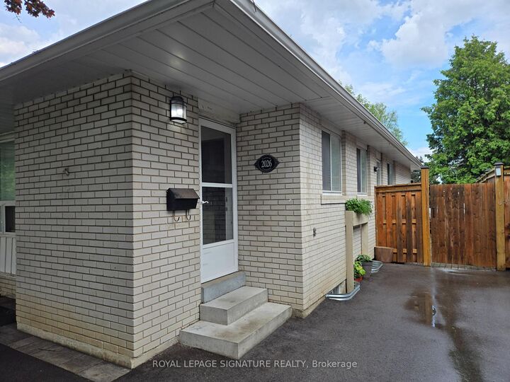 Property Photo: 2026 Fontwell Crescent B ON L5J 2G7
