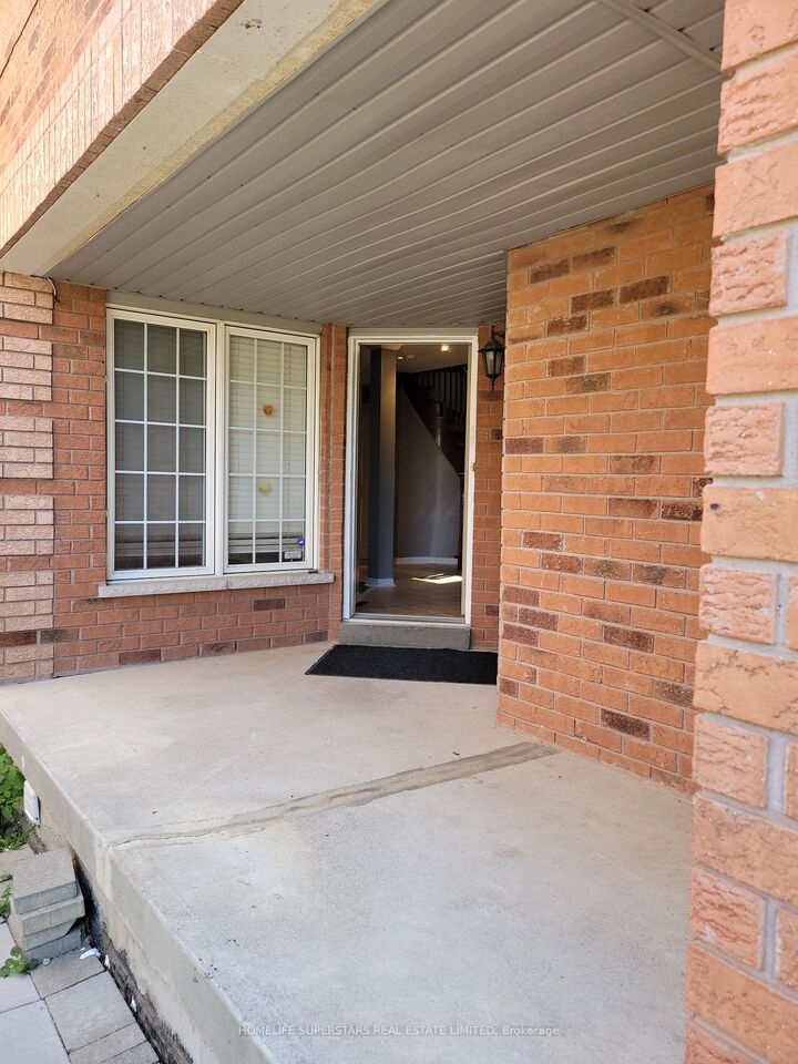 Property Photo:  3784 Forest Bluff Crescent  ON L5N 7T8 