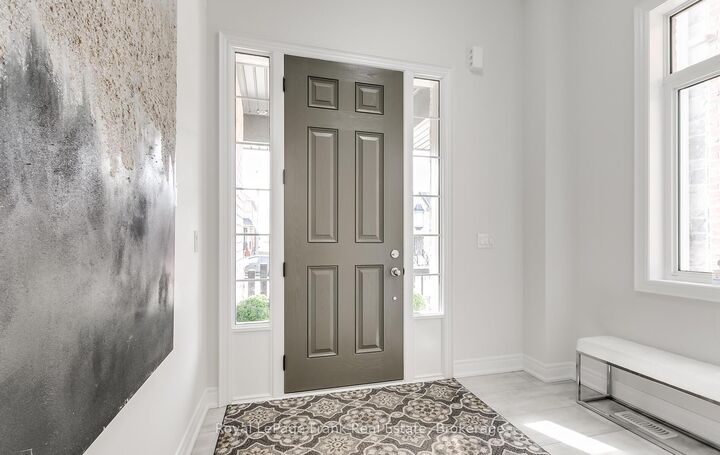 Property Photo:  72 Christine Elliott Avenue Main  ON L1P 0B9 