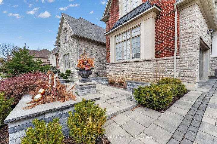Property Photo:  33 Stollery Pond Crescent  ON L6C 1K4 