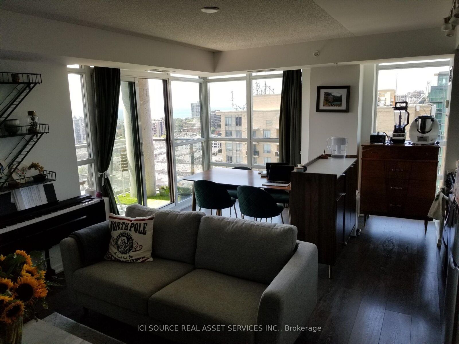 Property Photo:  68 Abell Street Lp-09  ON M6J 0B1 