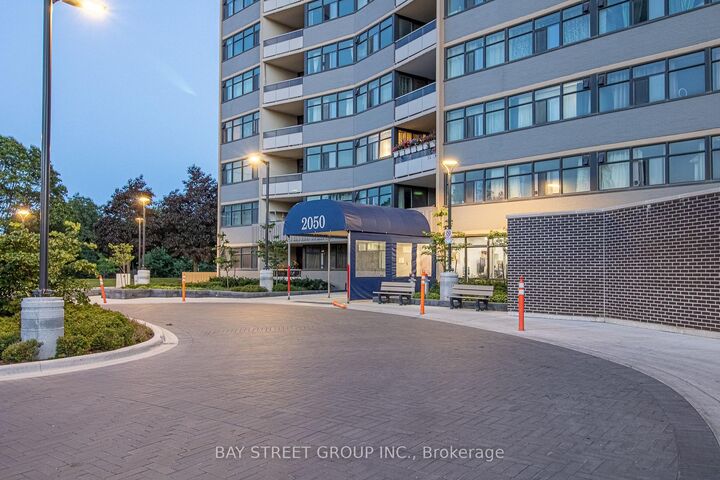 Property Photo:  2050 Bridletowne Circle 1712  ON M1W 2V5 
