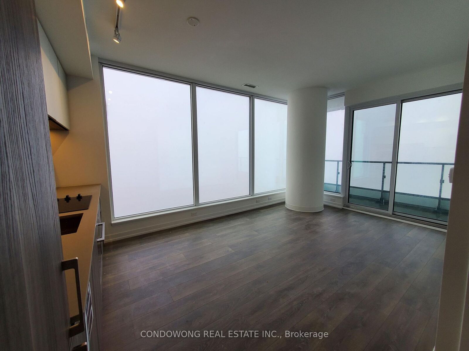 Property Photo:  5 Buttermill Avenue 2610  ON L4K 0J5 