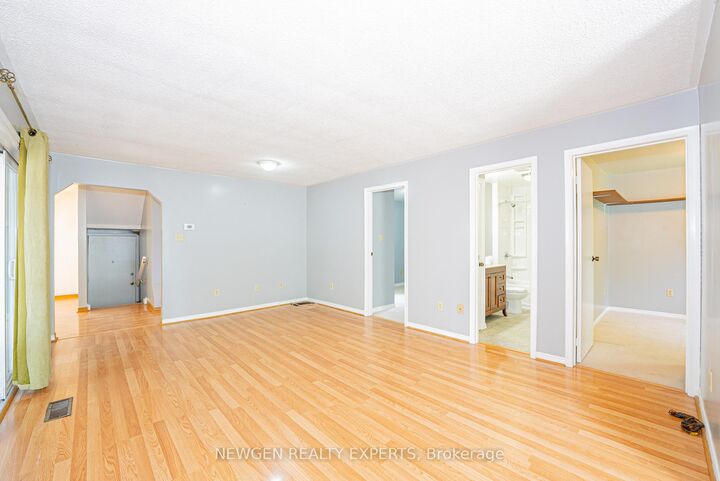 Property Photo:  1070 Pelham Avenue  ON L5E 1L2 