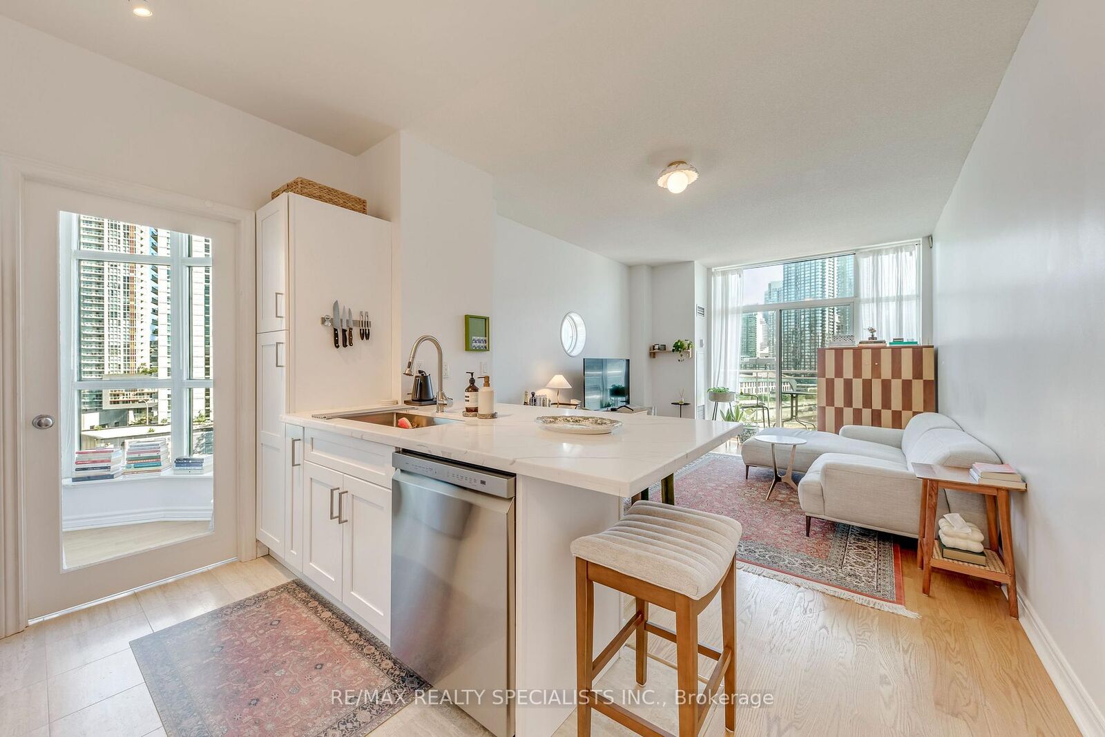 Property Photo:  600 Queens Quay W Ph03  ON M5V 3M3 