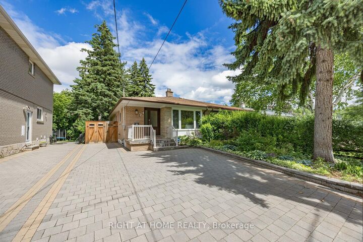 Property Photo:  324 Woodsworth Road  ON M2L 2T6 