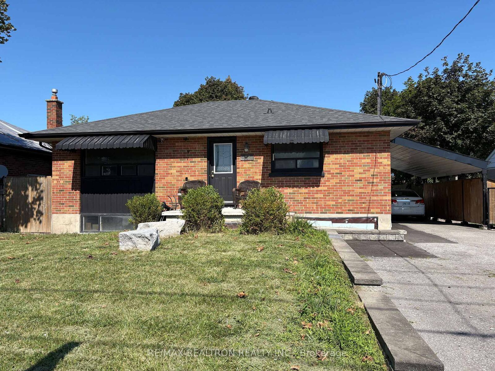 Property Photo: 607 Stevenson Road N ON L1J 5P2
