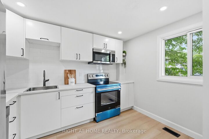 Property Photo:  7874 Jeanne D'Arc Boulevard 3  ON K1C 2E9 