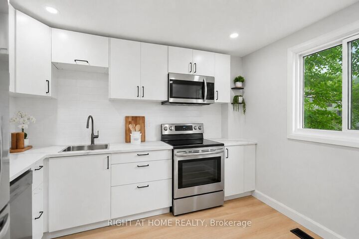 Property Photo: 7874 Jeanne D'Arc Boulevard 3 ON K1C 2E9