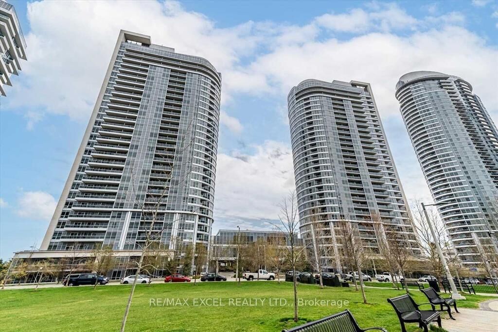 Property Photo:  151 Village Green Square 1806  ON M1S 0K5 