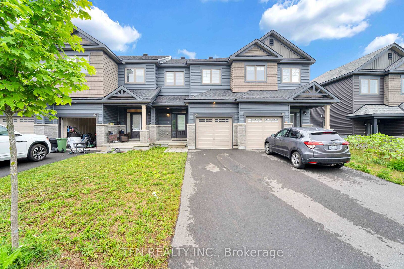 Property Photo: 20 Atop Lane ON K1X 0H2