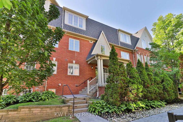 Photo de la propriété:  740 Neighbourhood Circle 4  ON L5B 0B4 
