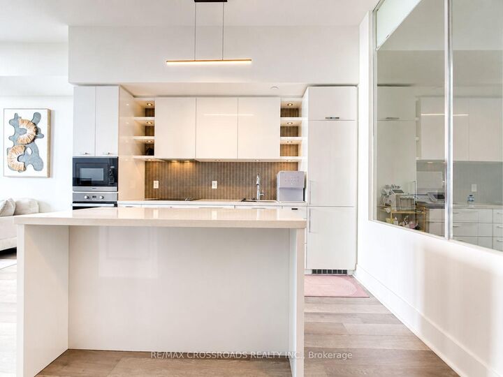 Property Photo:  32 Davenport Road 2406  ON M5R 0B5 