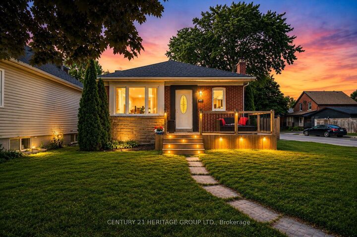 Property Photo:  47 Brucedale Avenue E  ON L9A 1N1 